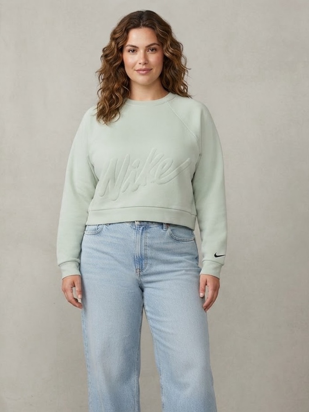 Nike Get Fit Lux Sage Green Embossed Script Dri-FIT Cropped Sweatshirt XL